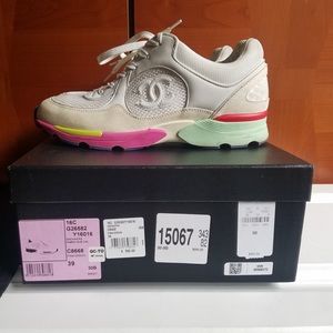 FRIDAY post CHANEL CALF LEATHER & SUEDE SNEAKERS